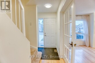 42 FAIR OAKS Crescent in Ottawa, ON - Building Photo - Building Photo