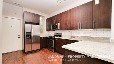2319 W Haddon Ave in Chicago, IL - Foto de edificio - Building Photo