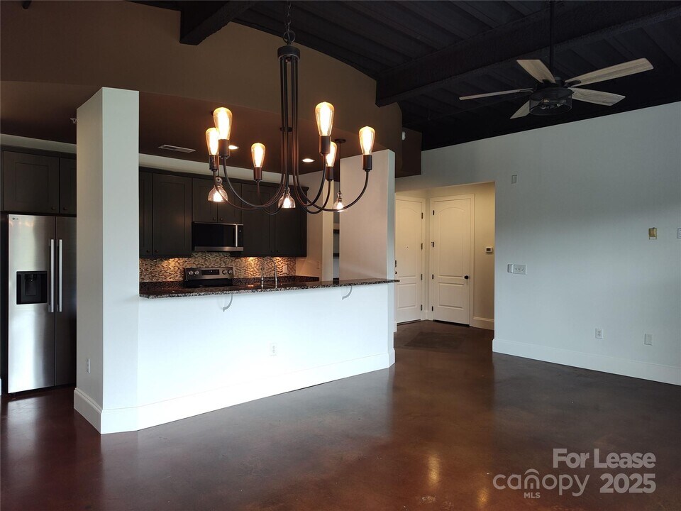 2338 Yadkin Ave in Charlotte, NC - Building Photo