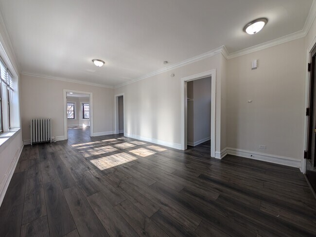 5817 W Berteau Ave, Unit 5820-2 in Chicago, IL - Building Photo - Building Photo