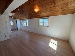 112 King Phillip St in Portsmouth, RI - Building Photo - Building Photo