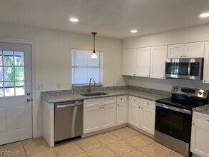 11298 Summerwinds Ct in Ft. Myers, FL - Building Photo - Building Photo