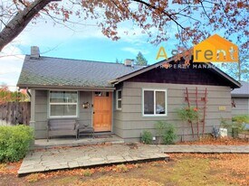 1638 Jasmine Ave in Medford, OR - Building Photo