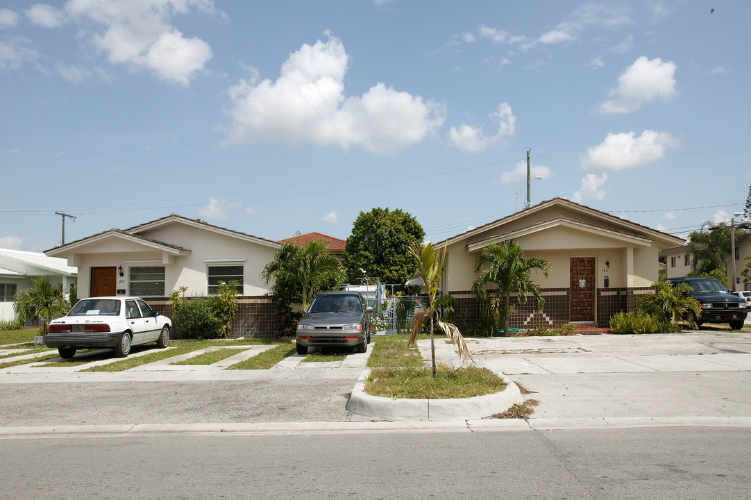 285-287 E 7th St in Hialeah, FL - Building Photo