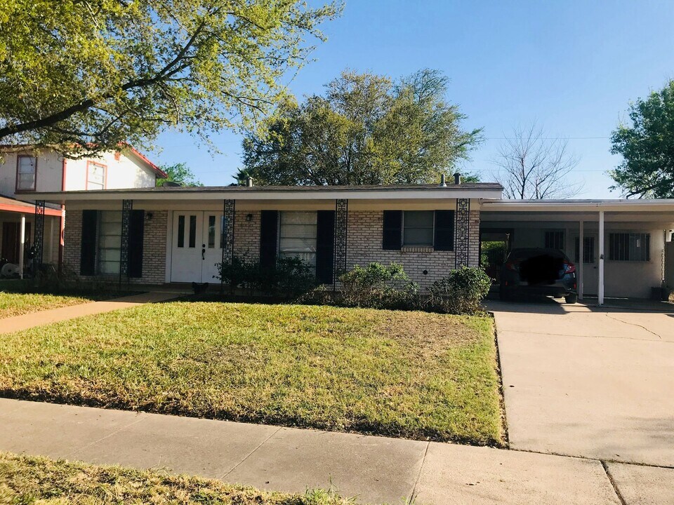 234 Emerald Ln in Brownsville, TX - Foto de edificio
