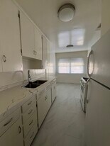 2610-2612 Santa Monica Blvd in Santa Monica, CA - Building Photo