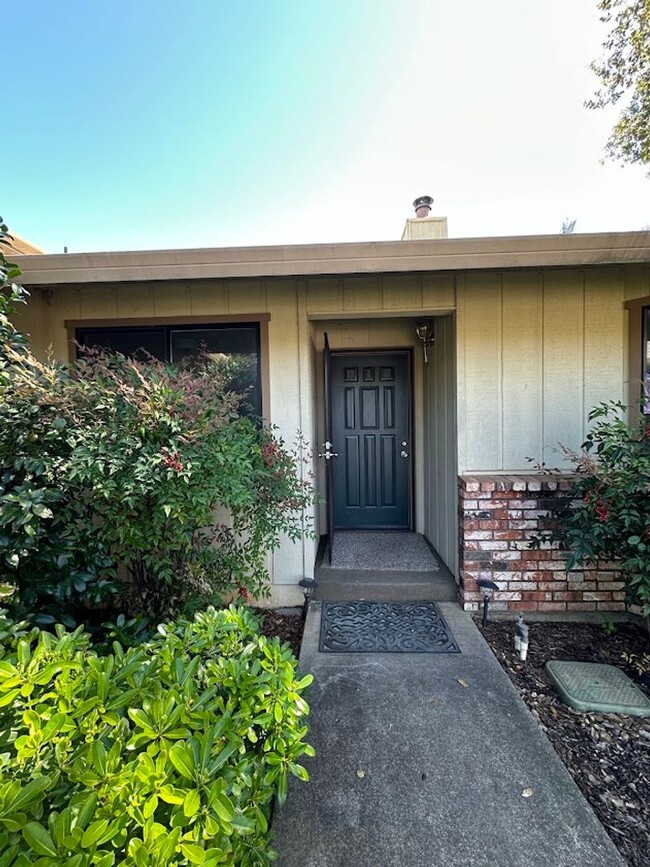 1911 Breckenwood Dr in Redding, CA - Building Photo - Building Photo