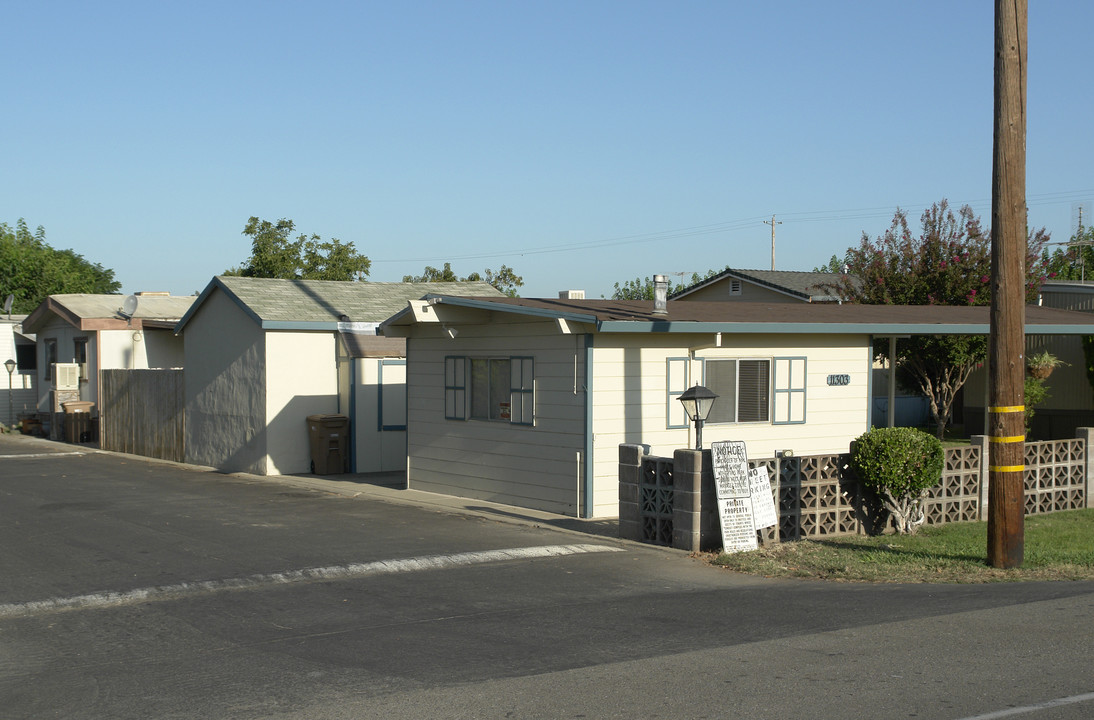 Twin Oaks Mobile Home Park in Acampo, CA - Building Photo