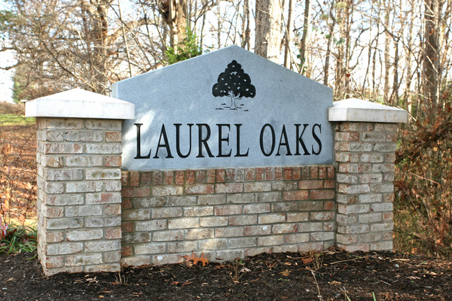 Laurel Oaks in Greensboro, NC - Building Photo - Building Photo