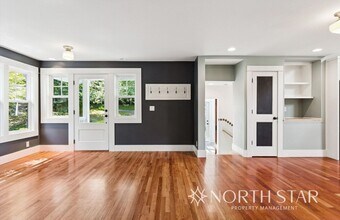 7617 NW Skyline Blvd in Portland, OR - Building Photo - Building Photo