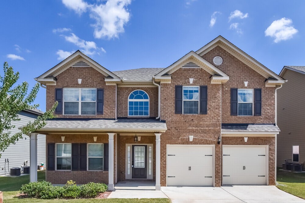 304 Brittney Cove in Loganville, GA - Building Photo