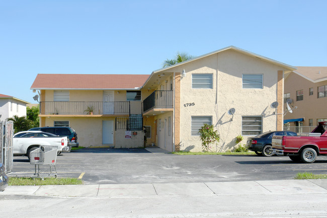 1735 W 41st St in Hialeah, FL - Building Photo - Building Photo