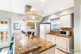 113 W Sunny Isle Dr in South Padre Island, TX - Foto de edificio - Building Photo