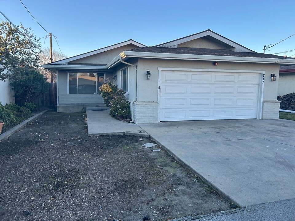 717-725 California St in Salinas, CA - Building Photo