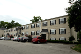 Evergreen Point Condominiums in Louisville, KY - Building Photo