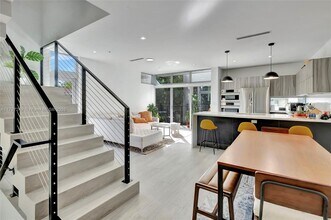 2924 Bird Ave in Miami, FL - Foto de edificio - Building Photo