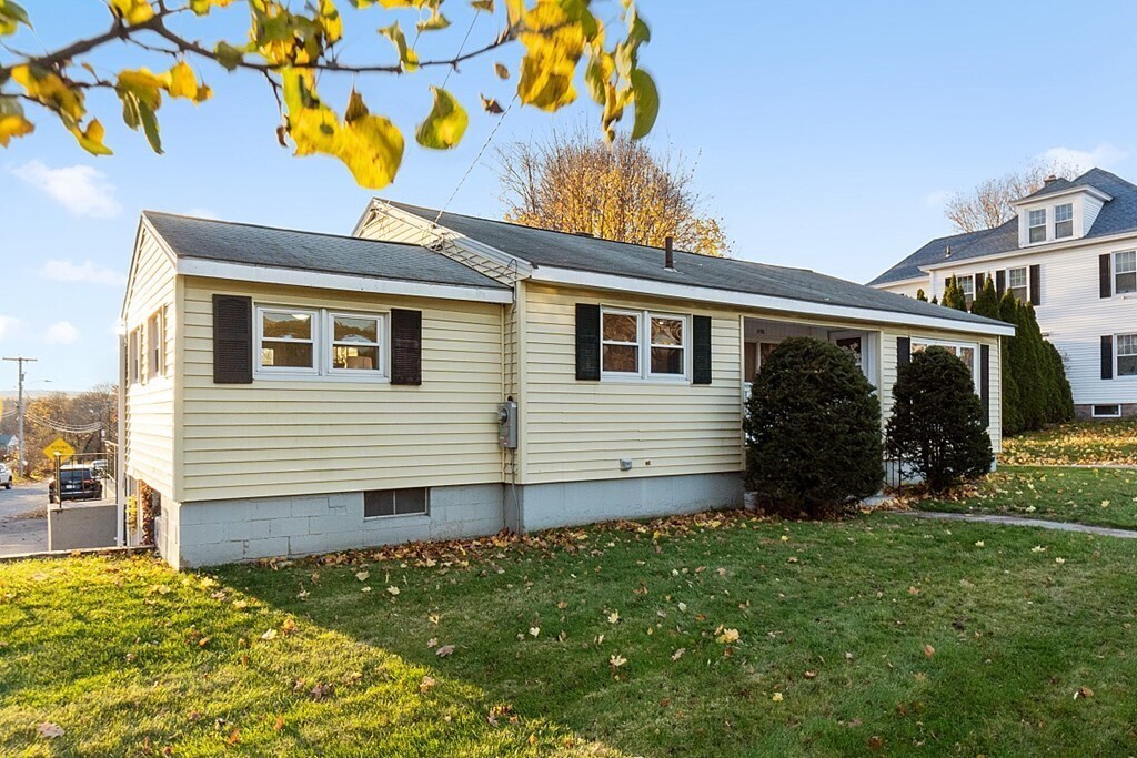 888 Main St in Leominster, MA - Building Photo