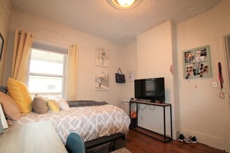 93 Hillside St, Unit 93 Hillside #3 in Boston, MA - Building Photo - Building Photo