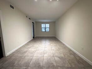 3420 SW 23rd St, Unit A3 in Miami, FL - Building Photo - Building Photo