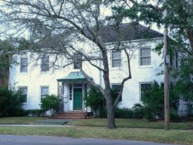 Charleston Court Apartamentos