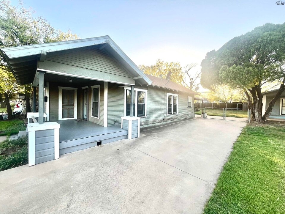 2104 Taylor St in Wichita Falls, TX - Building Photo