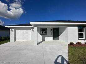 7053 San Bruno Dr in Sebring, FL - Building Photo