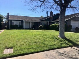 3112-3112 Miramar Rd in Sacramento, CA - Building Photo