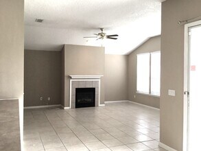 9140 Prosperity Lake Dr in Jacksonville, FL - Building Photo - Building Photo