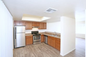 Fountain Place in Peoria, AZ - Building Photo - Interior Photo