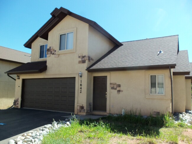 1642 Columbine Village Dr in Woodland Park, CO - Building Photo - Building Photo