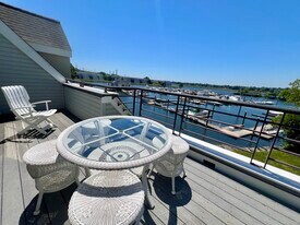 131 Popes Island Rd in Milford, CT - Building Photo