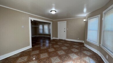 1335 102nd Ave-Unit -A in Oakland, CA - Building Photo - Building Photo