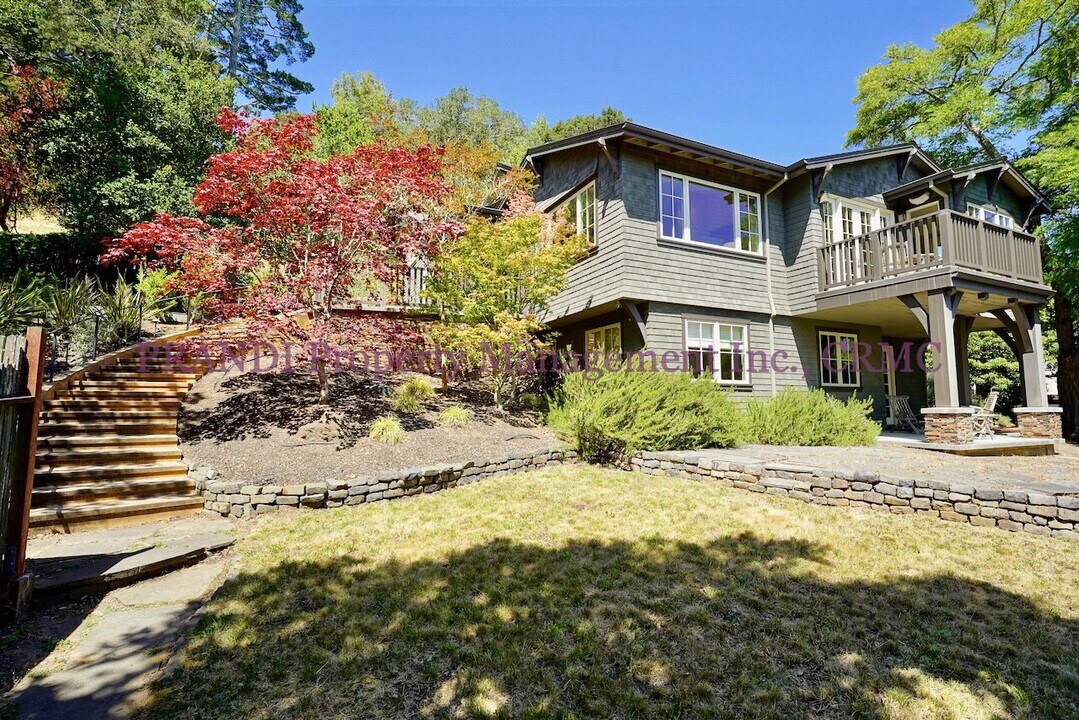 422 Live Oak Dr in Mill Valley, CA - Building Photo