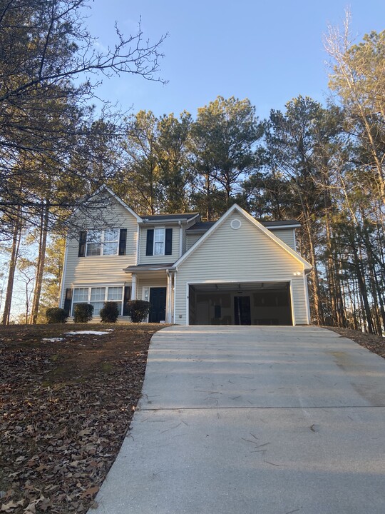 2055 Harvest Cir in Fairburn, GA - Foto de edificio