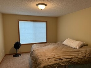 6022 Upper 35th St N in Oakdale, MN - Building Photo - Building Photo