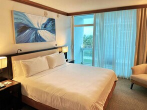6801 Collins Ave in Miami Beach, FL - Building Photo - Building Photo