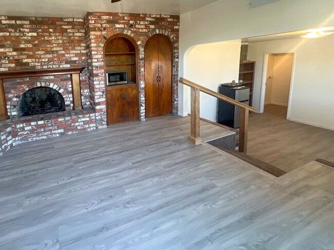 property at 1409 W Guava Ave