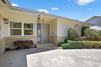 6385 Hollandaire Dr E in Boca Raton, FL - Building Photo - Building Photo
