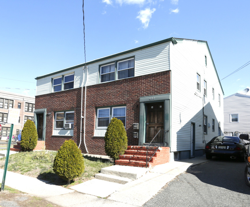 637-639 Myrtle St in Elizabeth, NJ - Building Photo