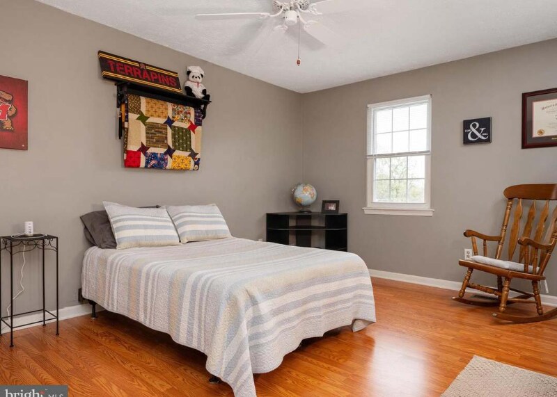 1526 Palm Ct in Pasadena, MD - Foto de edificio