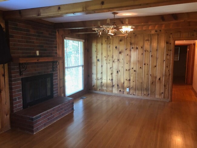 property at 102 Medearis Dr