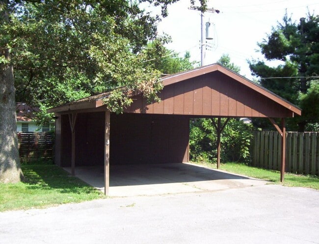 2008 W Monroe St in Springfield, MO - Building Photo - Building Photo