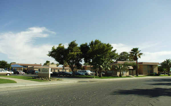 Summer Field Apartments in Indio, CA - Foto de edificio - Building Photo