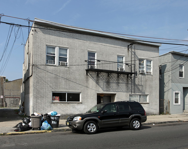 425 New Brunswick Ave in Perth Amboy, NJ - Building Photo - Building Photo