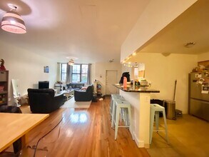 6 Douglas Park, Unit 3 in Boston, MA - Foto de edificio - Building Photo