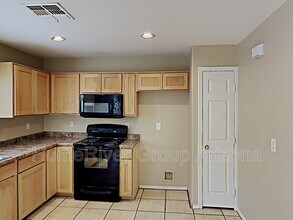 6413 W Valencia Dr in Phoenix, AZ - Building Photo - Building Photo
