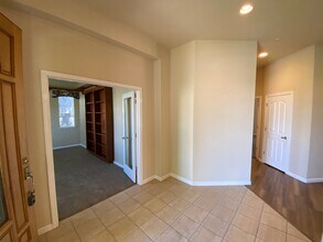 2528 Granite Park Ln in Elk Grove, CA - Building Photo - Building Photo