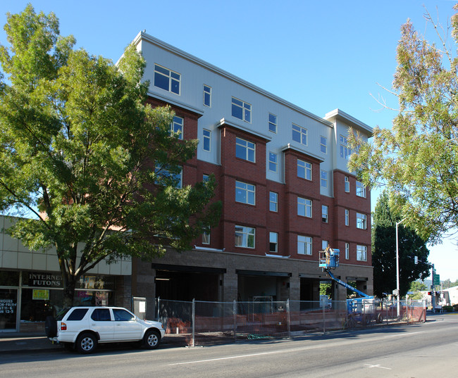 Royal Building in Springfield, OR - Foto de edificio - Building Photo