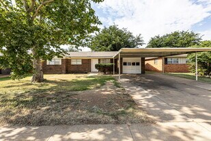 5517 16th Pl in Lubbock, TX - Building Photo