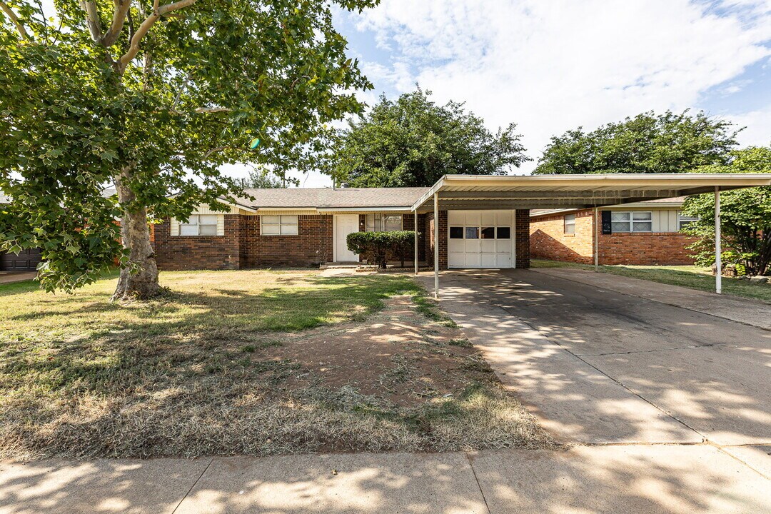 5517 16th Pl in Lubbock, TX - Building Photo